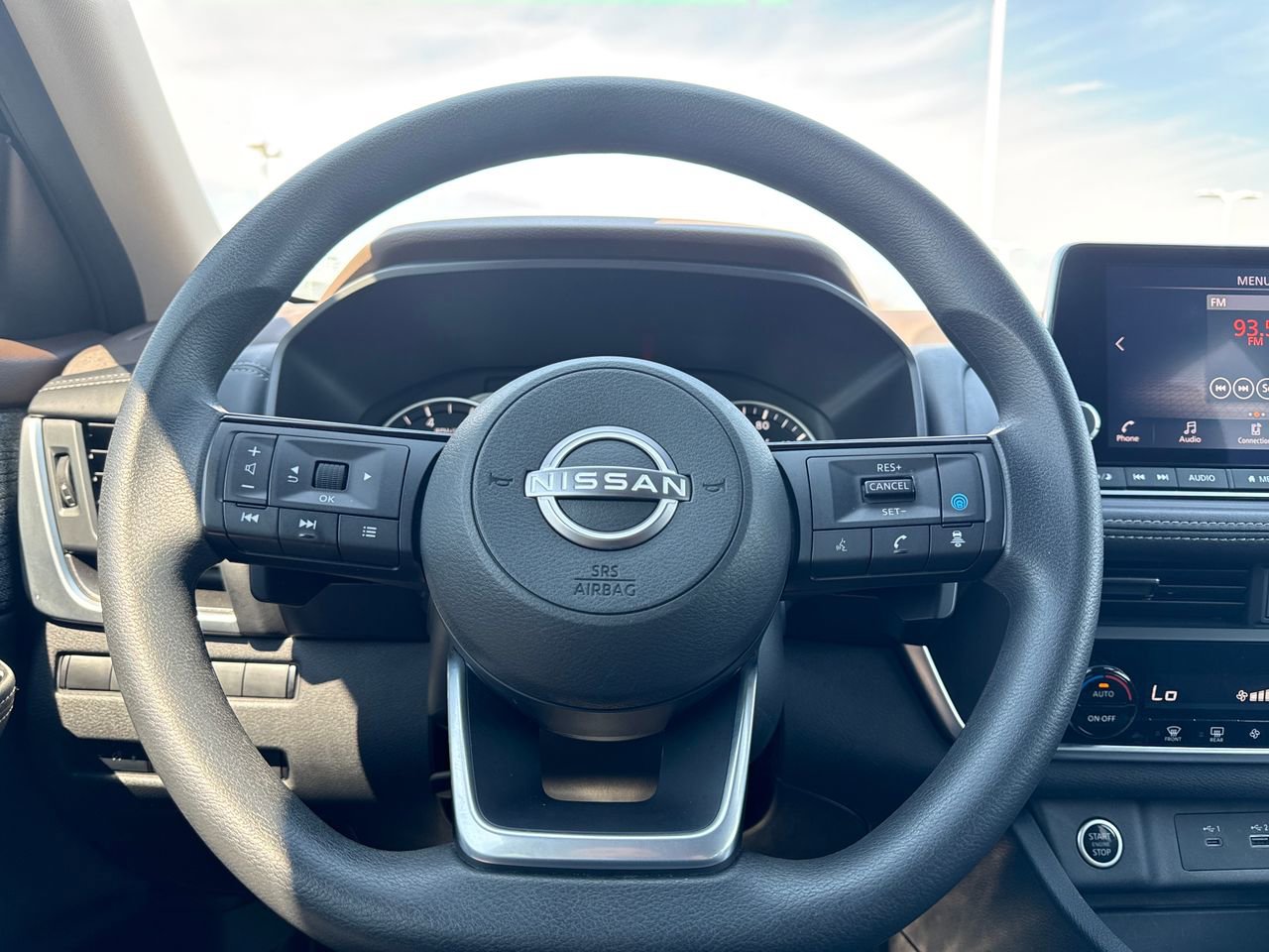 Used 2023 Nissan Rogue SV AWD/4WD image 17