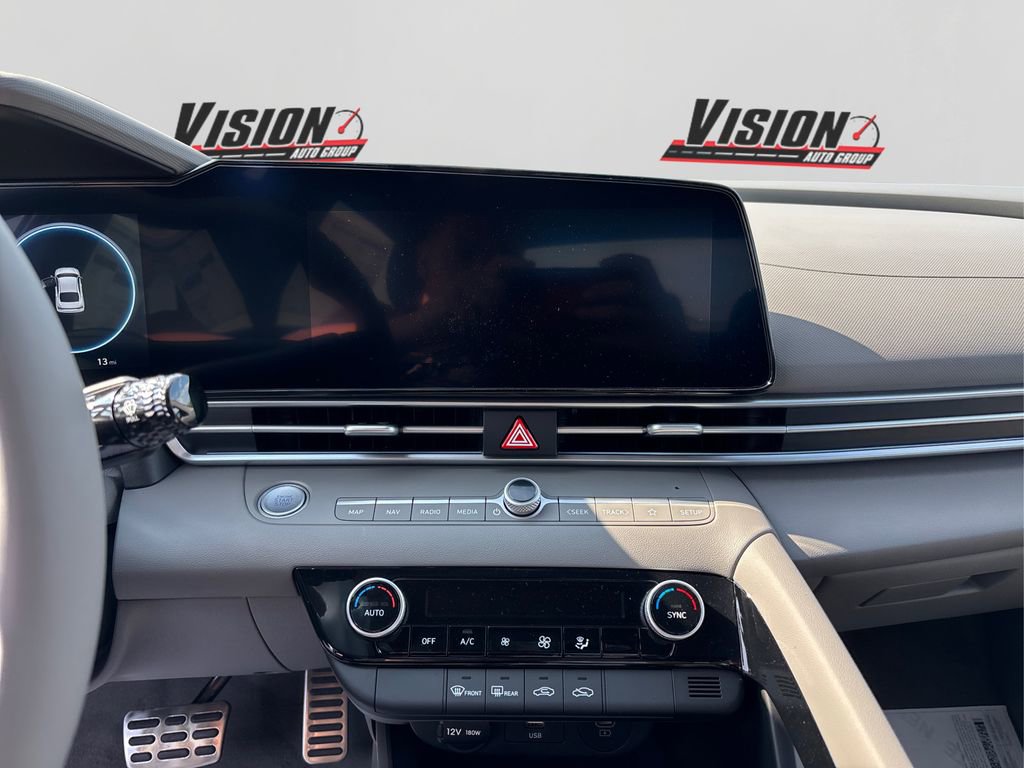 Certified 2025 Hyundai Elantra SEL image 18