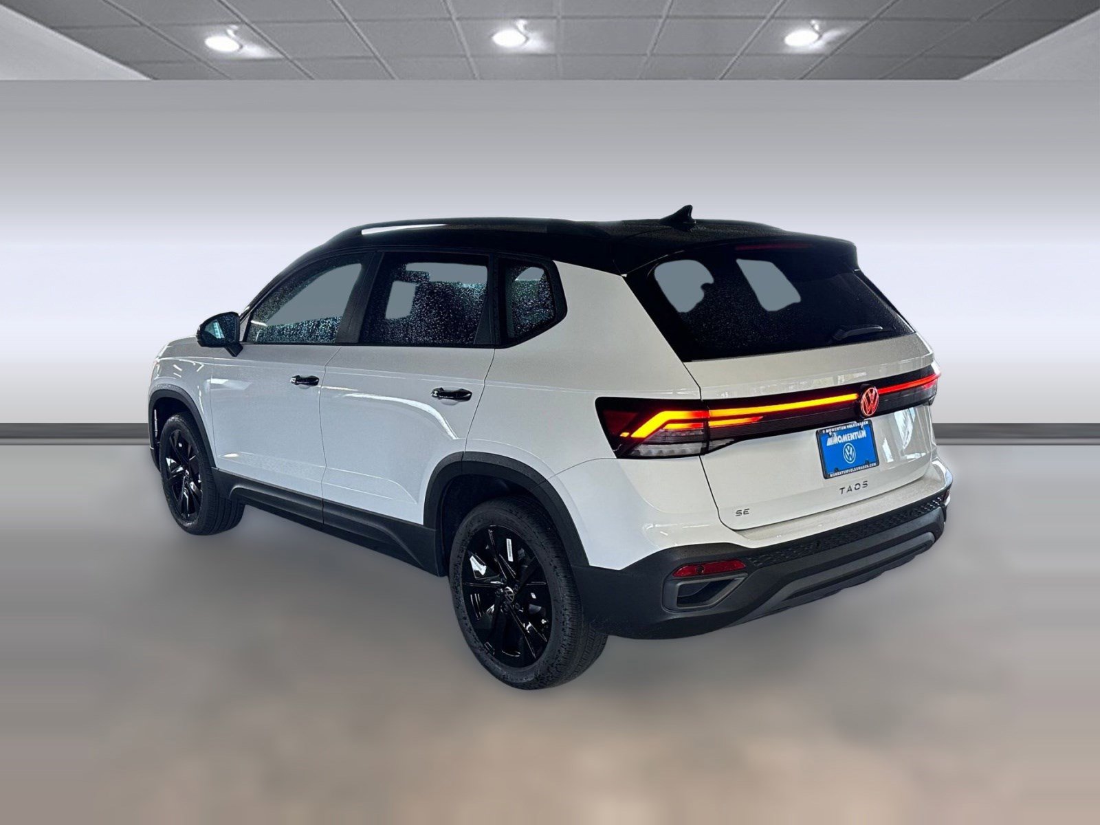 New 2026 Volkswagen Taos SE image 3