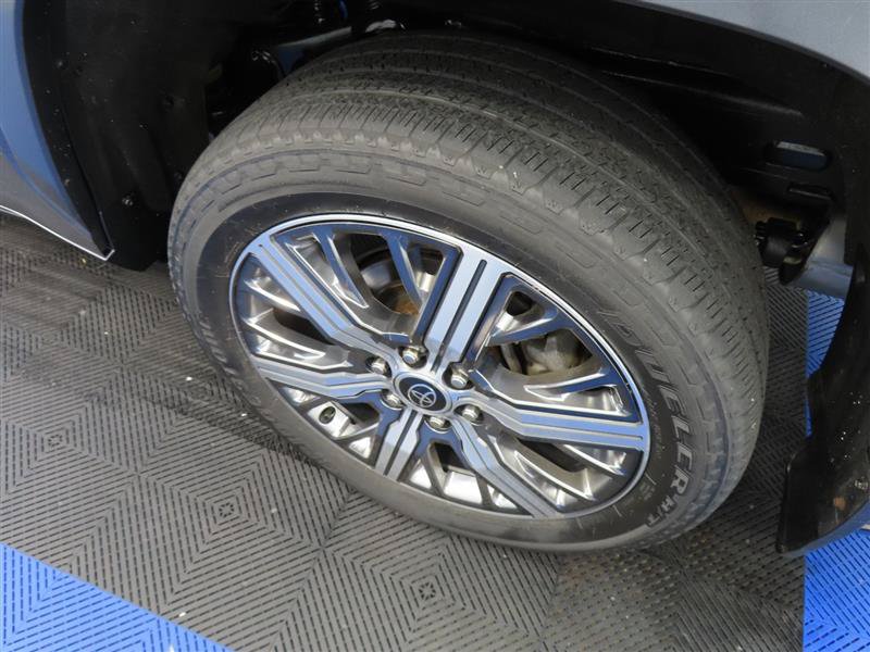 Used 2023 Toyota Sequoia Capstone AWD/4WD image 7