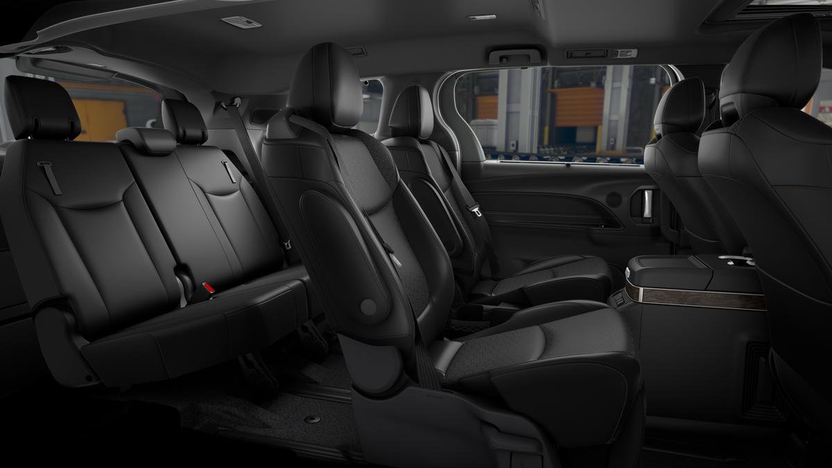 New 2026 Toyota Sienna Platinum image 2