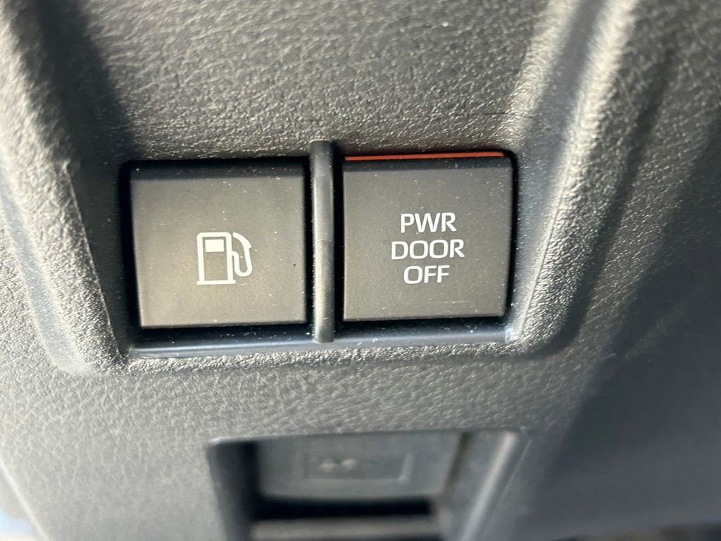 Certified 2023 Toyota Sienna Platinum image 27