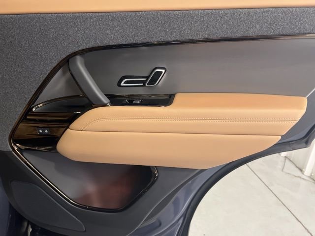 Used 2025 Land Rover Range Rover Sport SE image 18