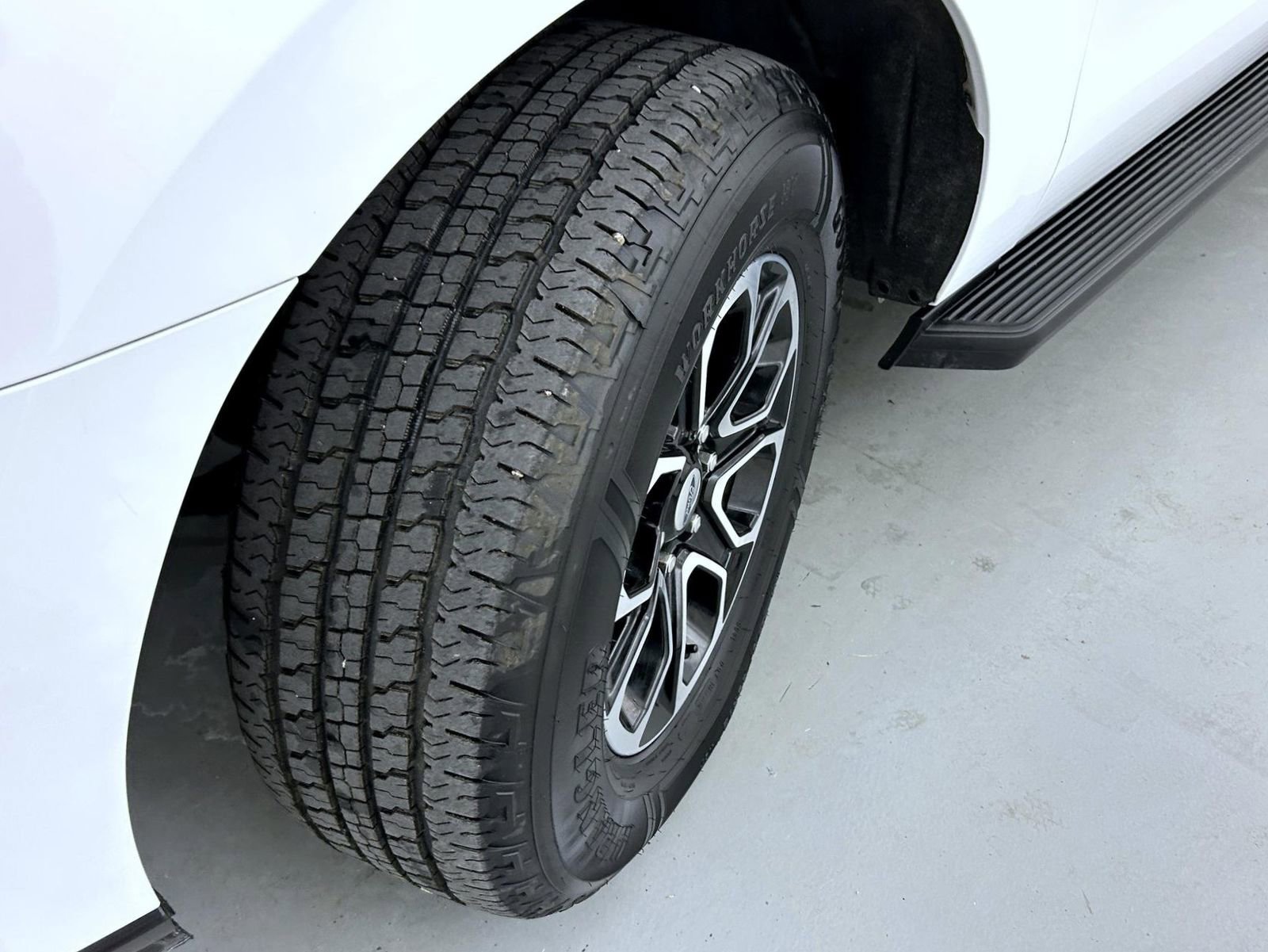 Used 2024 Ford Expedition XLT image 25