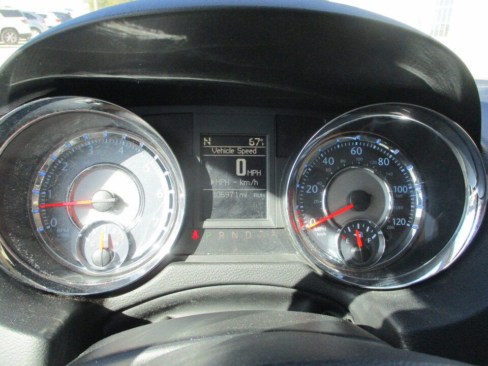 Used 2015 Chrysler Town & Country Touring FWD image 23
