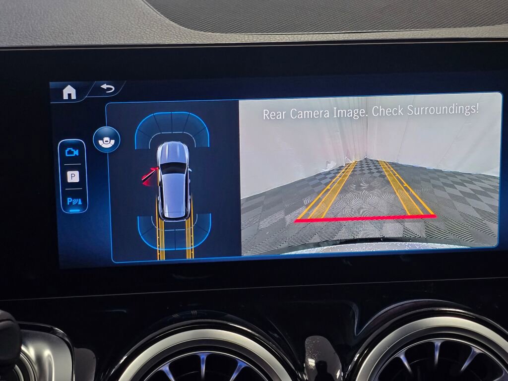 Used 2025 Mercedes-Benz GLB 250 4MATIC image 41