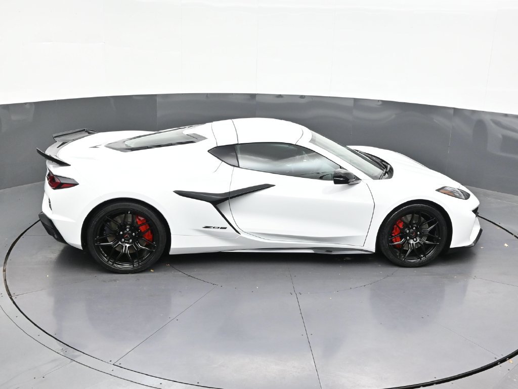 Used 2027 Chevrolet Corvette Z06 RWD image 23