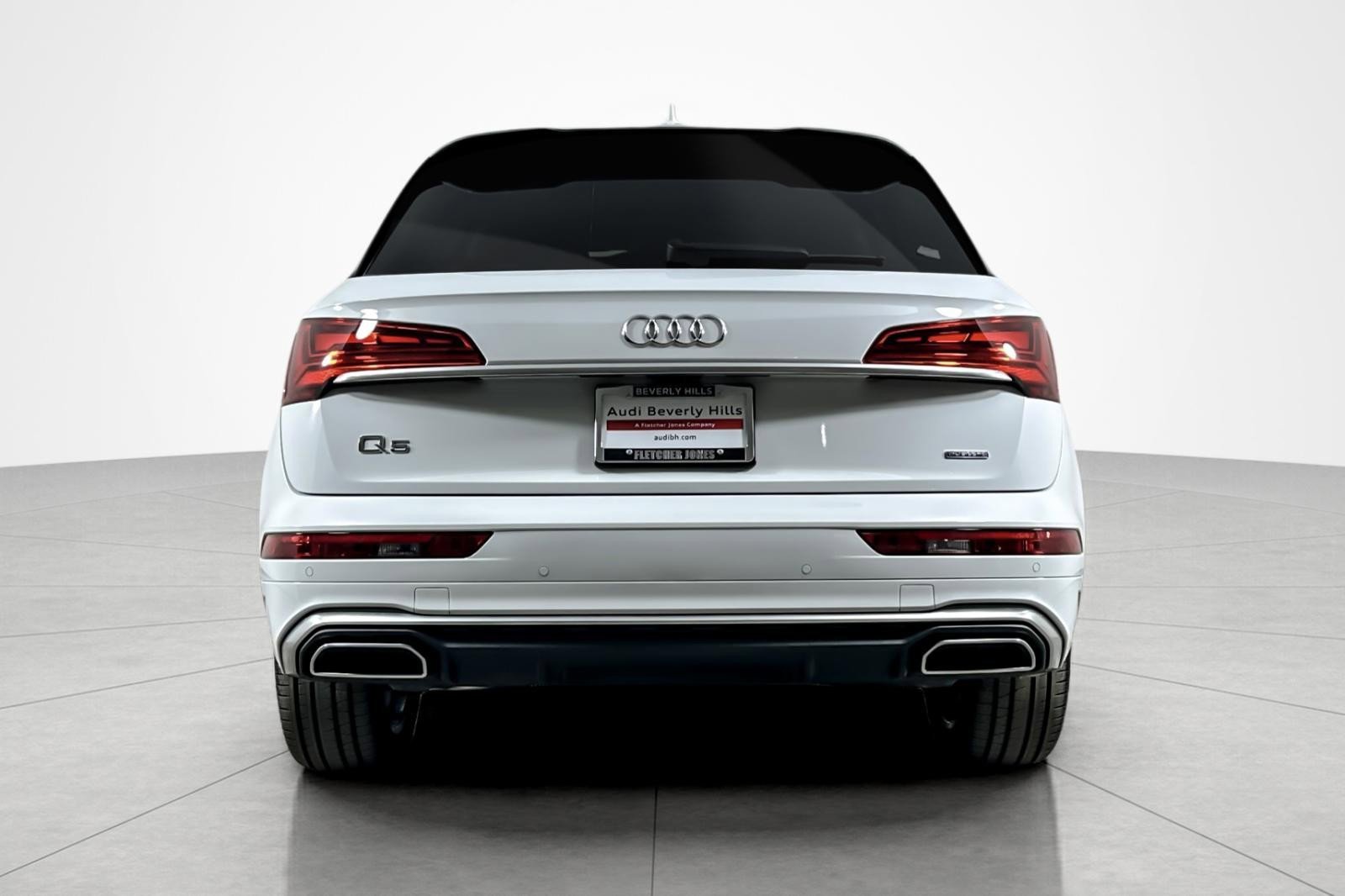 Used 2023 Audi Q5 e Premium w/ Convenience Package image 4