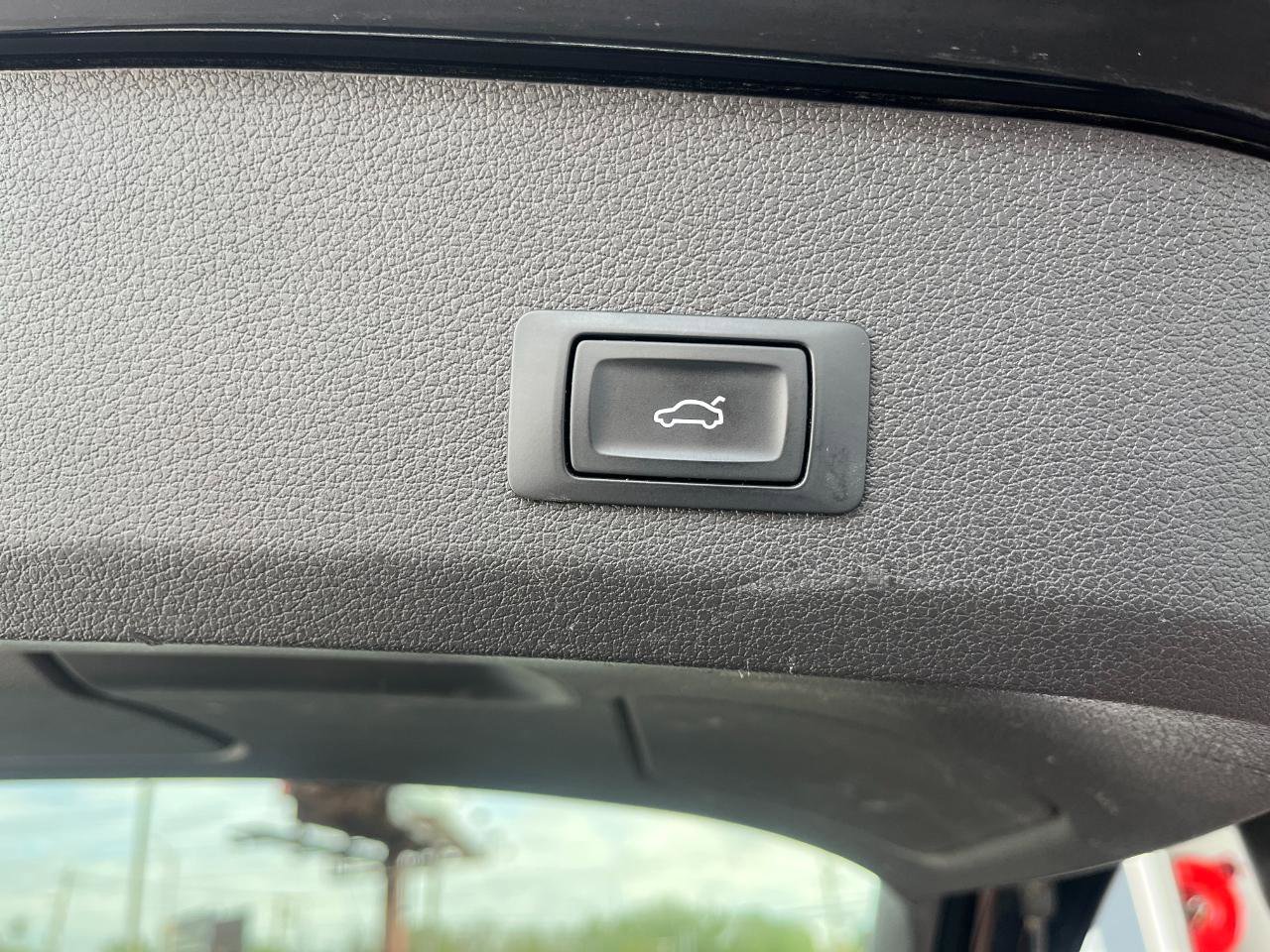 Used 2015 Audi Q7 TDI Premium Plus w/ Premium Plus Package AWD/4WD image 18