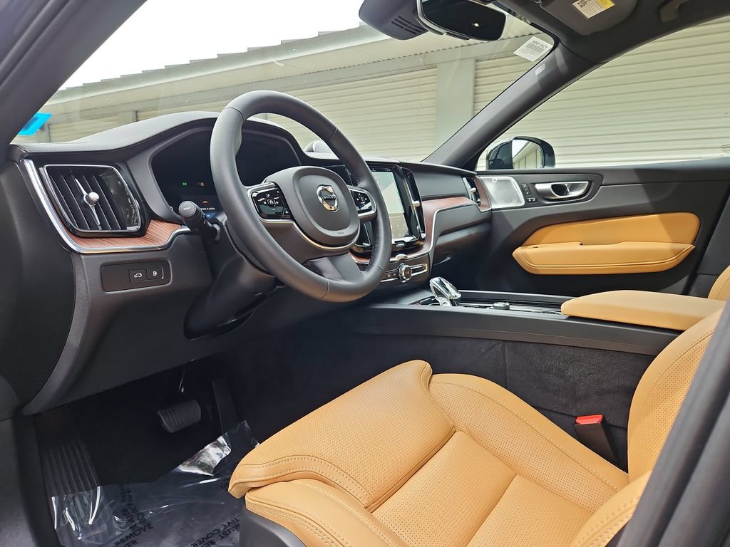 Used 2024 Volvo XC60 T8 Ultimate w/ Protection Package Premier AWD/4WD image 4