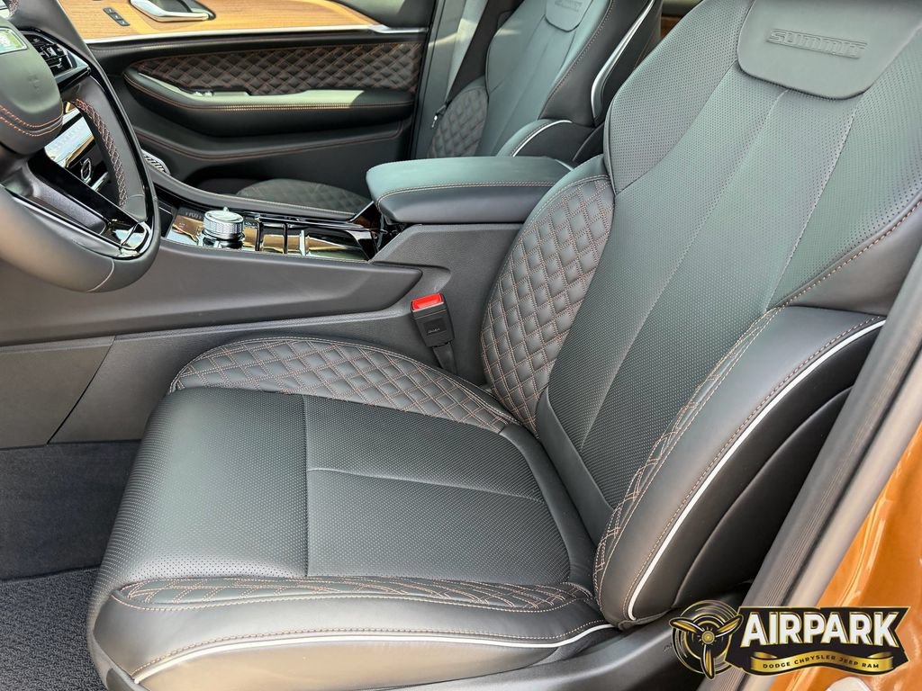 New 2026 Jeep Grand Cherokee Summit w/ Obsidian Package AWD/4WD image 19
