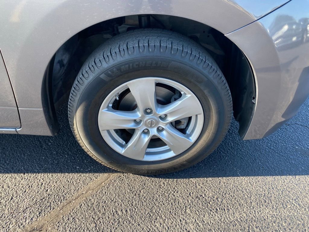 Used 2016 Nissan Quest SV image 2