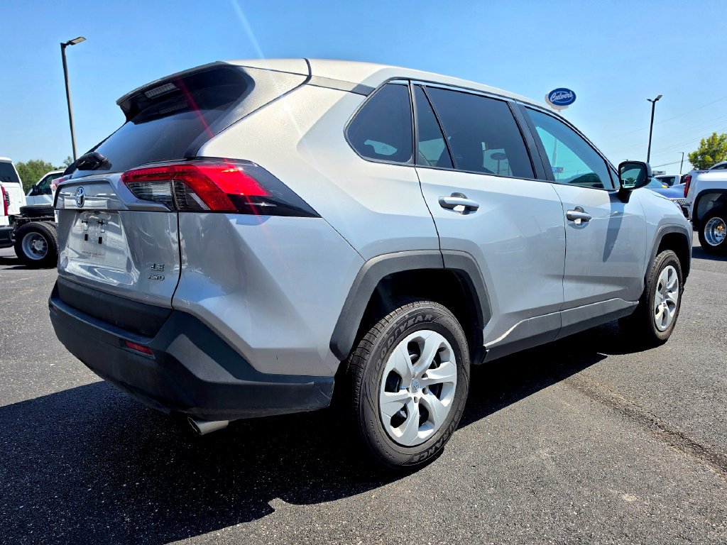 Used 2025 Toyota RAV4 LE AWD/4WD image 7