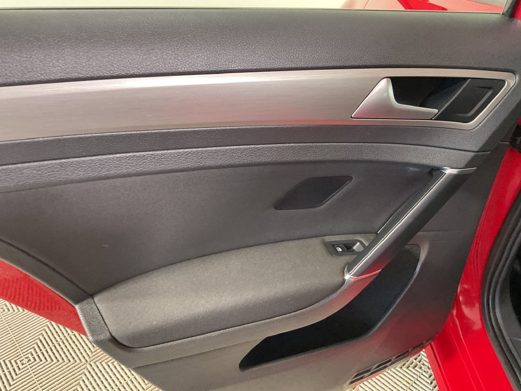 Used 2016 Volkswagen Golf S FWD image 19