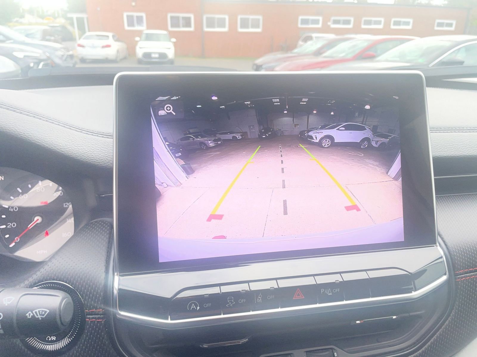 Used 2025 Jeep Compass Trailhawk image 17