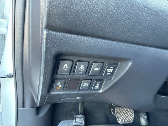 Used 2017 Nissan Pathfinder Platinum w/ Family Entertainment Package AWD/4WD image 28