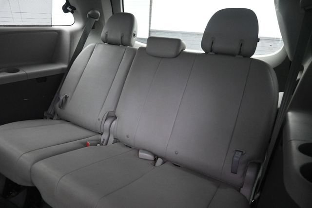 Used 2020 Toyota Sienna XLE FWD image 21