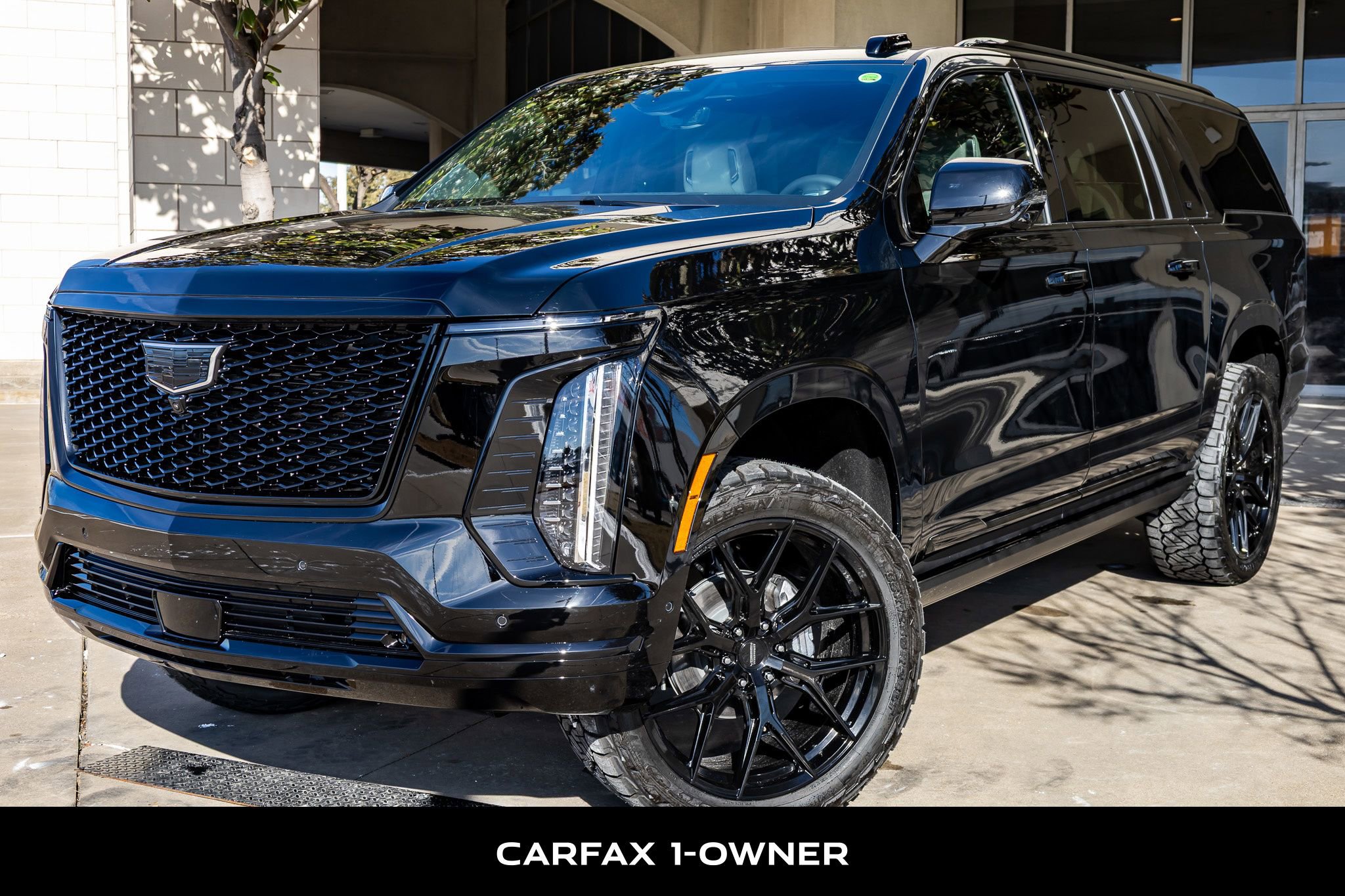 Used 2026 Cadillac Escalade ESV Platinum Sport w/ LPO, ONYX Package image 5