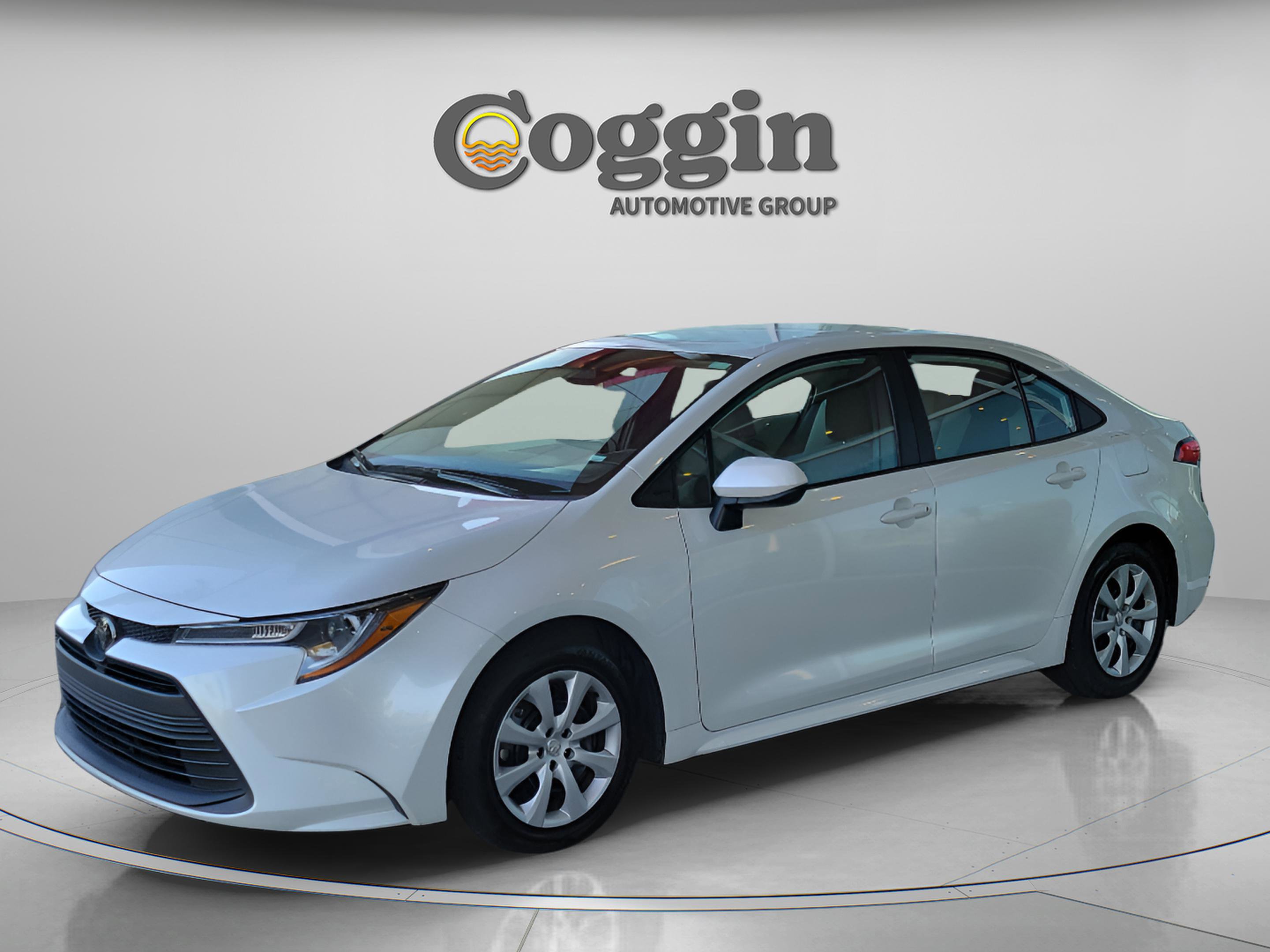 Used 2023 Toyota Corolla LE image 2