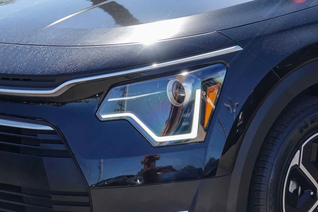 Certified 2024 Kia Niro EX FWD image 8
