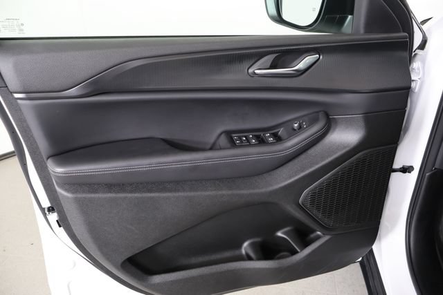 Used 2025 Jeep Grand Cherokee Laredo X RWD image 19