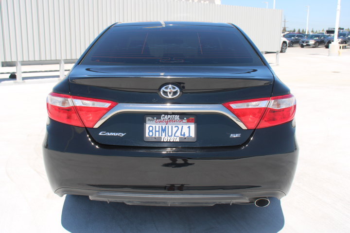 Used 2017 Toyota Camry SE FWD image 4