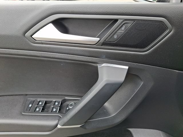 Used 2020 Volkswagen Tiguan SE AWD/4WD image 13