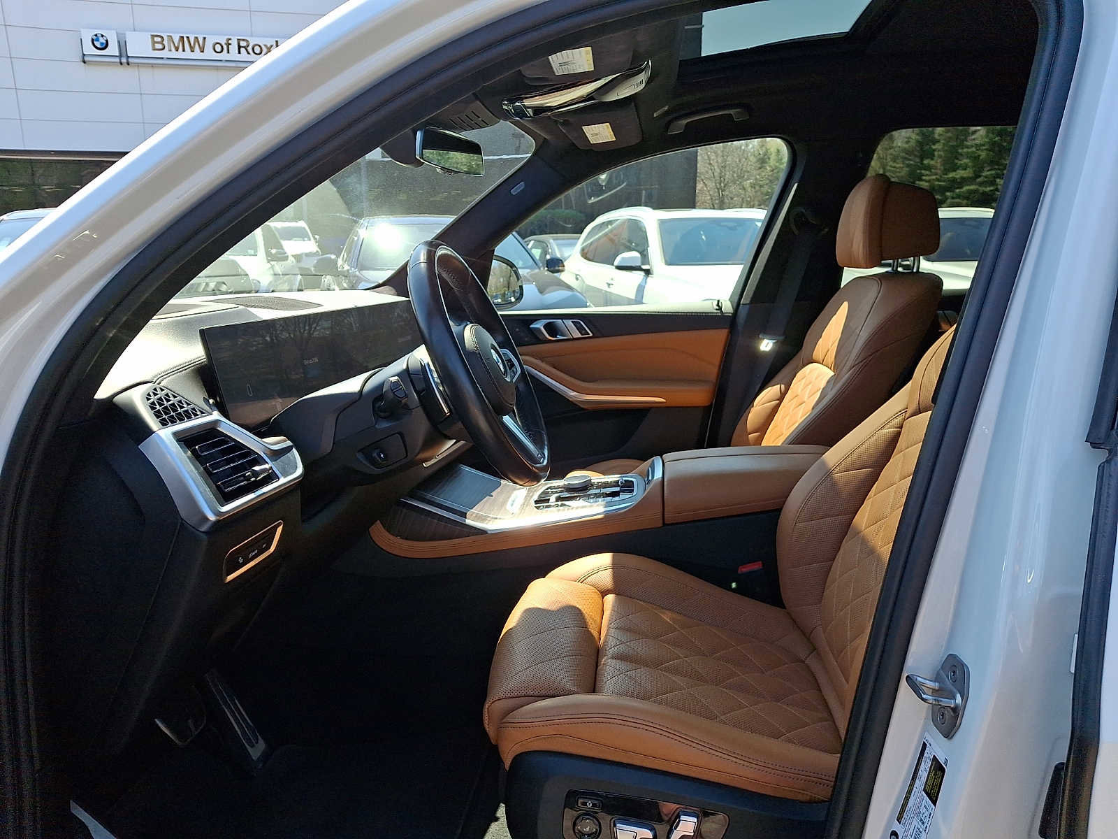 Used 2024 BMW X7 xDrive40i w/ M Sport Package AWD/4WD image 15