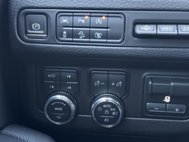 Used 2023 GMC Yukon Denali w/ LPO, Floor Liner Package image 32