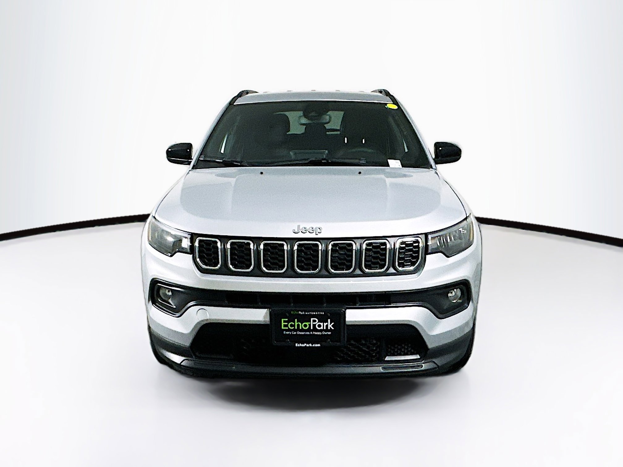 Used 2025 Jeep Compass Latitude image 2
