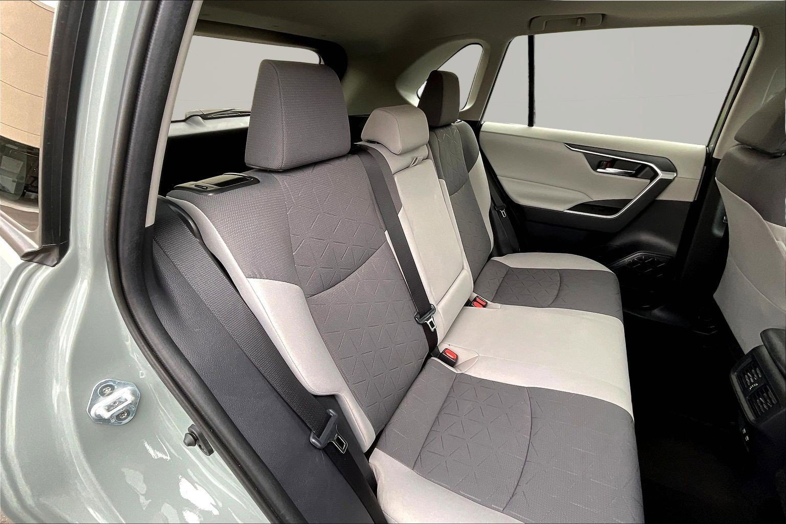Used 2019 Toyota RAV4 XLE AWD/4WD image 25