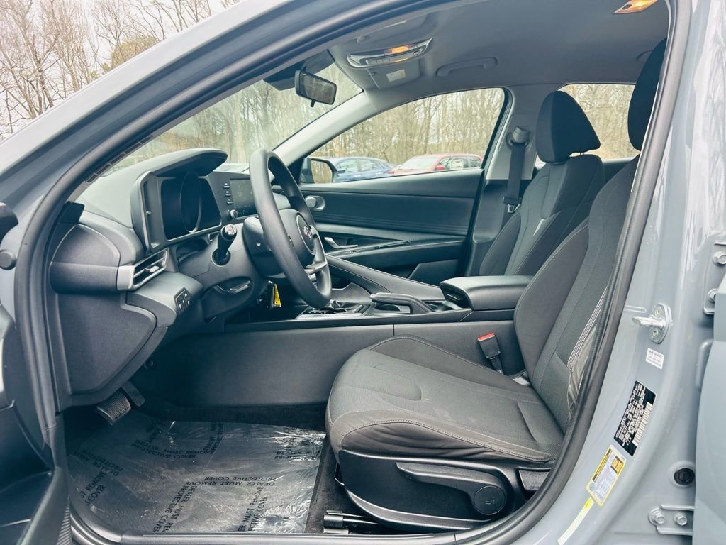 Used 2021 Hyundai Elantra SE image 23