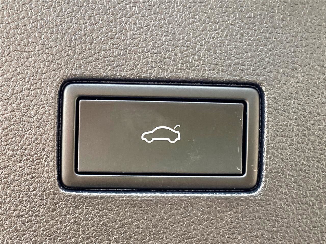 Used 2021 Volkswagen Atlas Cross Sport SE image 23