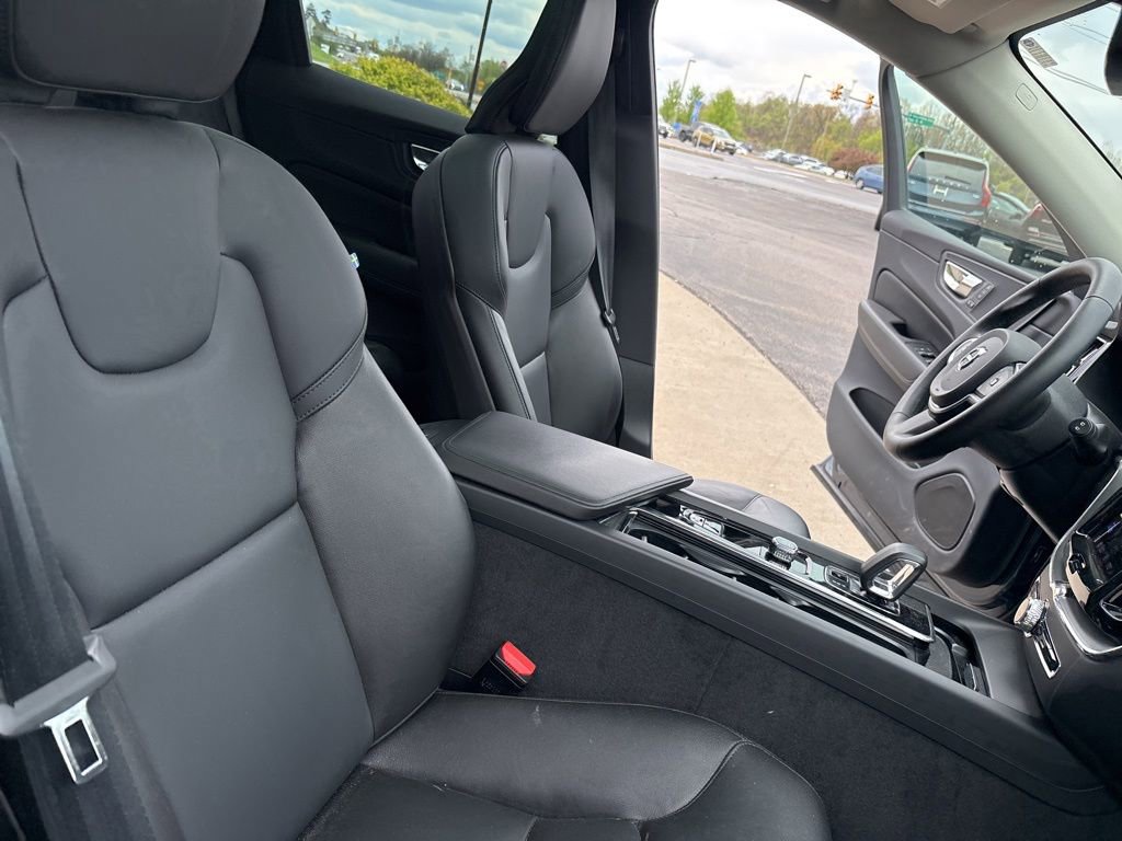 Used 2023 Volvo XC60 B5 Core w/ Climate Package AWD/4WD image 34