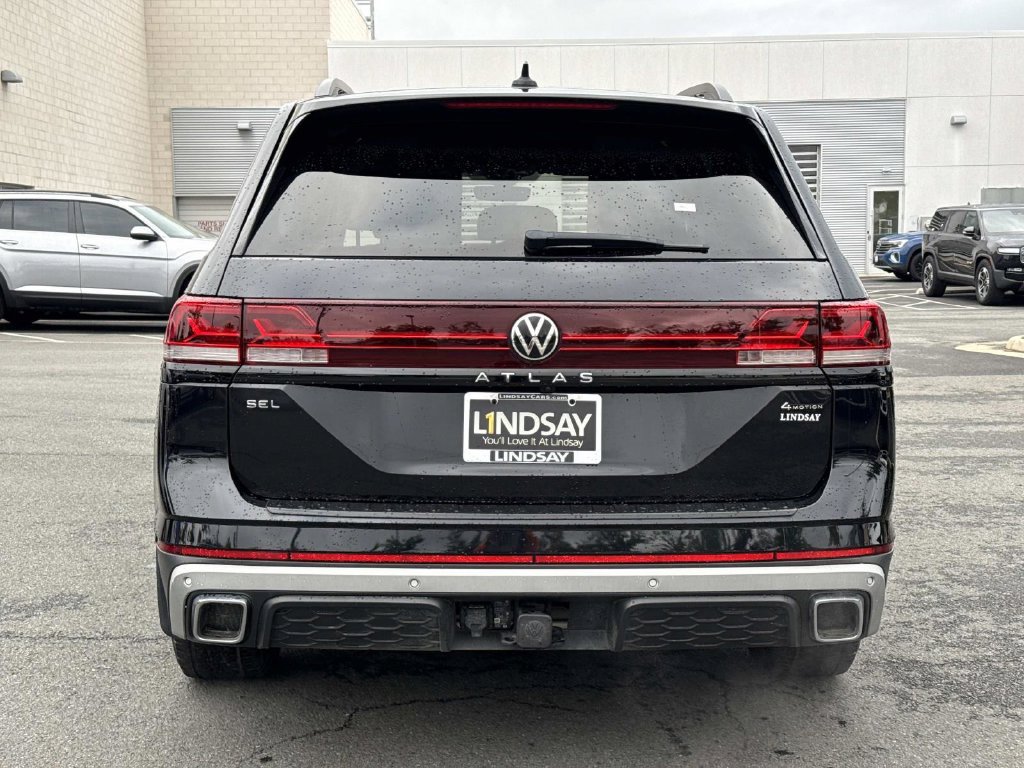 Used 2024 Volkswagen Atlas Peak Edition SEL AWD/4WD image 4