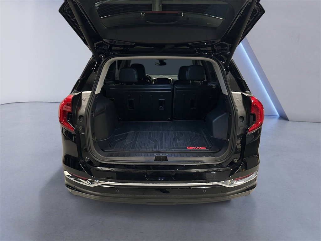 Used 2024 GMC Terrain Denali w/ Black Diamond Edition image 18