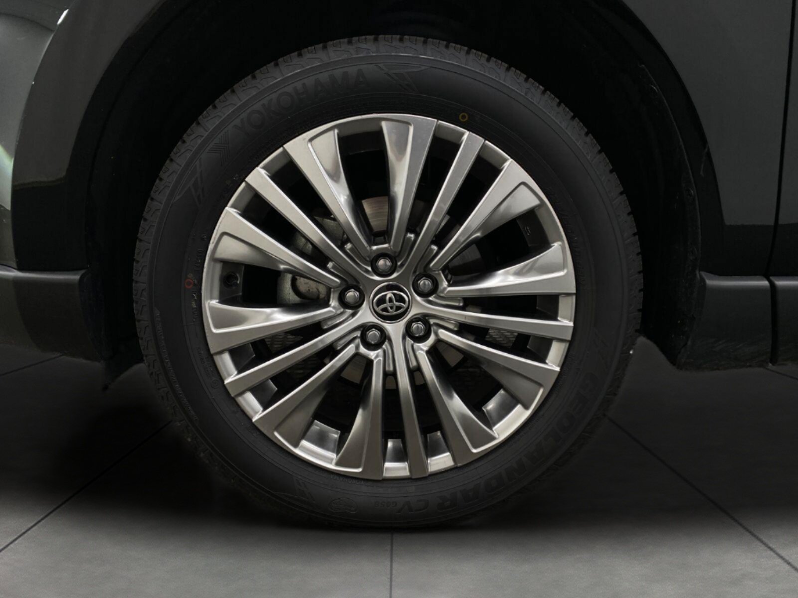 Used 2022 Toyota Venza XLE AWD/4WD image 14