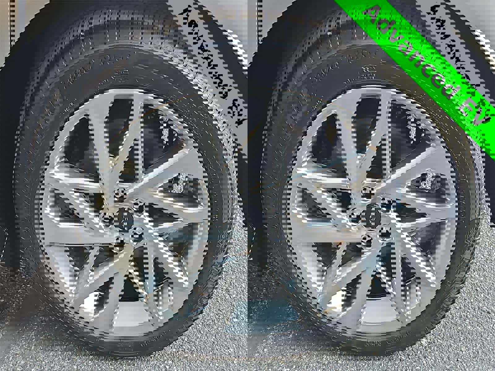 Used 2025 Genesis GV60 Advanced image 12