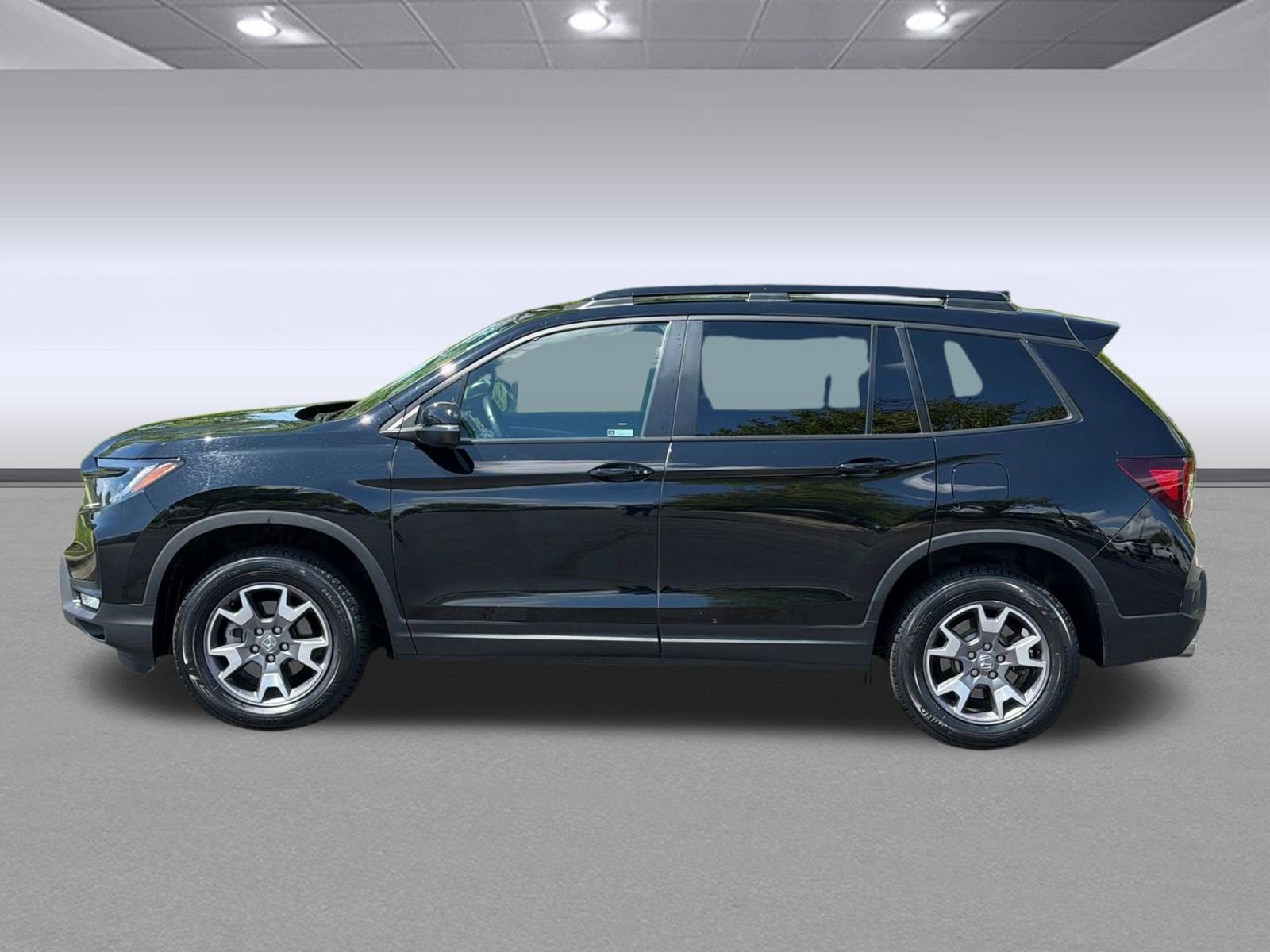 Used 2022 Honda Passport TrailSport image 2
