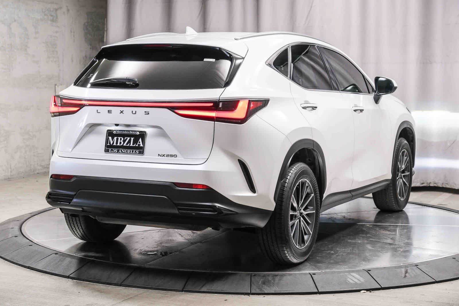 Used 2024 Lexus NX 250 FWD image 4