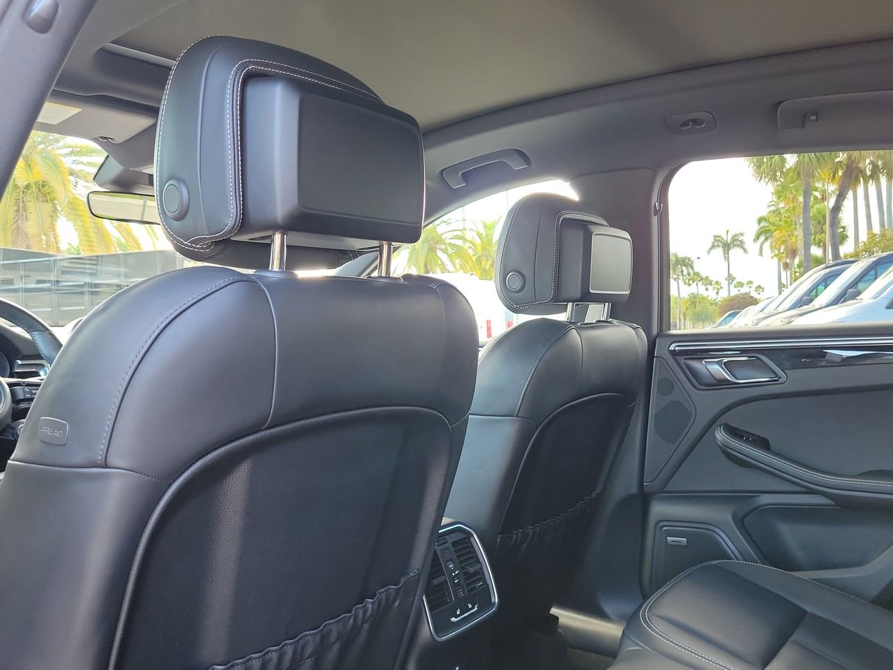 Used 2023 Porsche Macan Turbo image 10