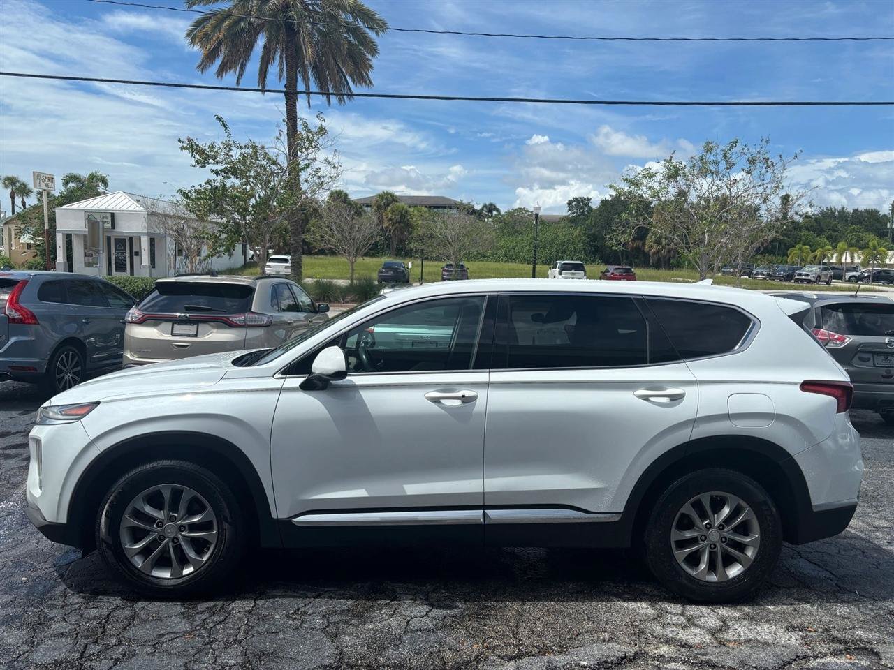Used 2020 Hyundai Santa Fe SEL w/ Cargo Package FWD image 2