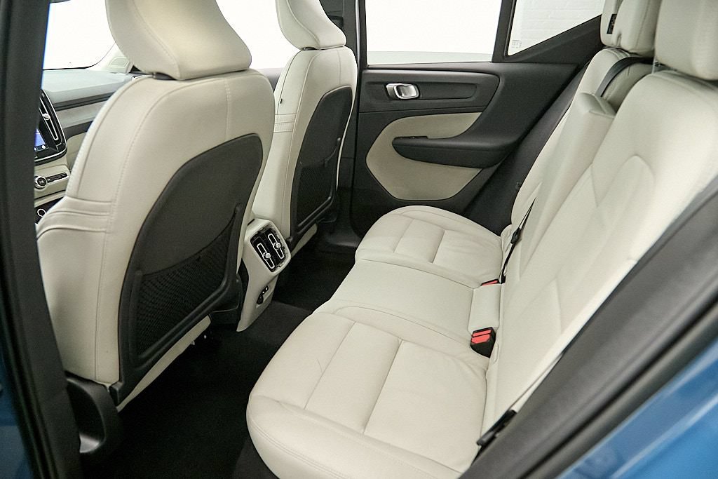 Used 2023 Volvo XC40 B5 Plus w/ Protection Package Premier AWD/4WD image 21