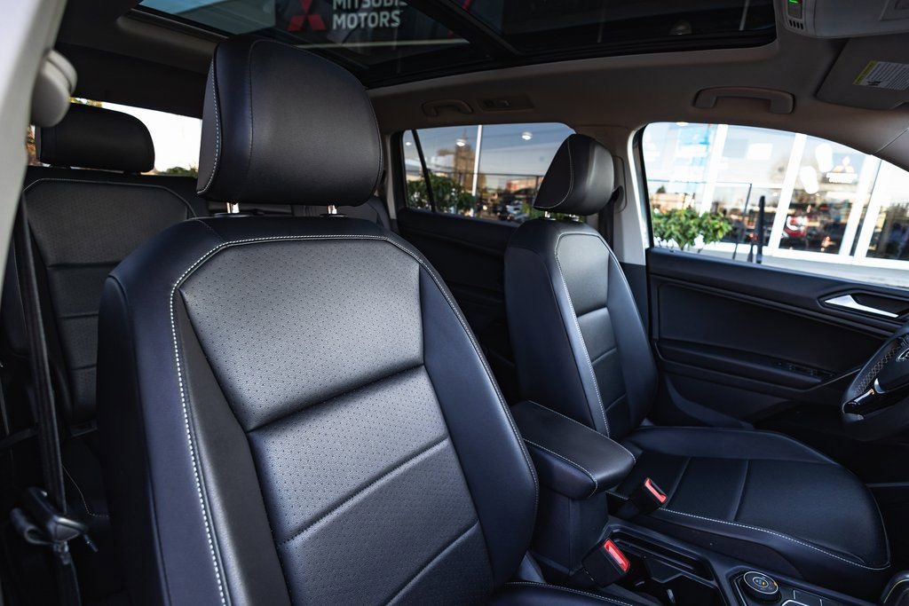 Used 2021 Volkswagen Tiguan SE w/ Panoramic Sunroof Package image 30