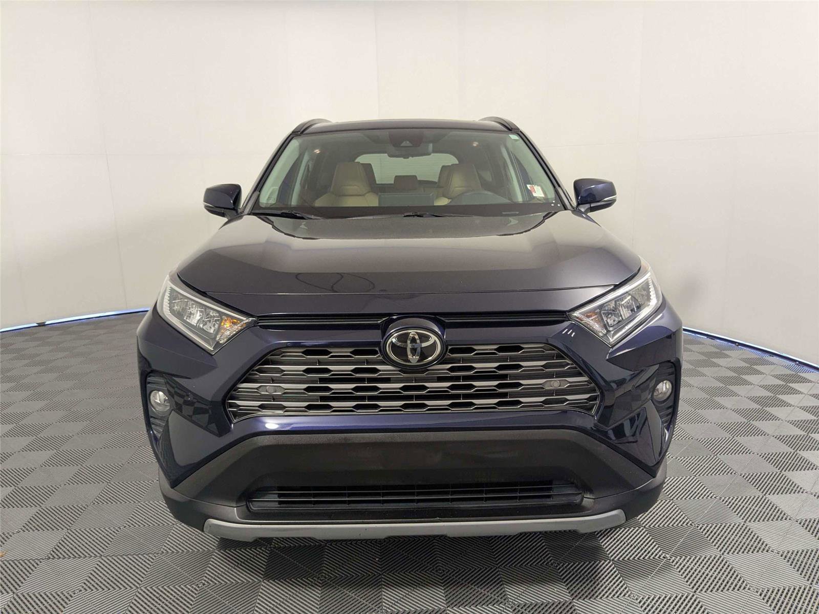 Used 2020 Toyota RAV4 Limited FWD image 3