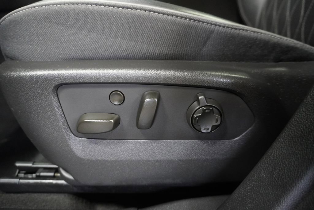 Used 2021 Buick Envision Avenir w/ Technology Package II image 18