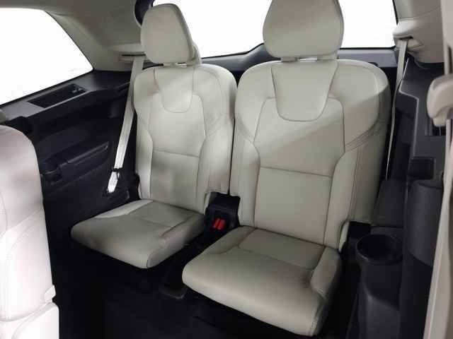 Certified 2024 Volvo XC90 B6 Ultimate w/ Protection Package Premier image 37