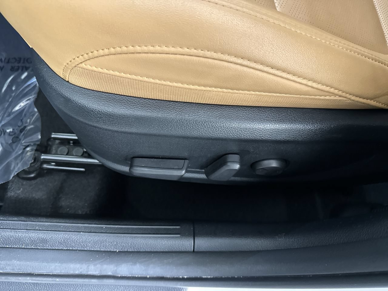 Certified 2024 Kia Seltos EX FWD image 3