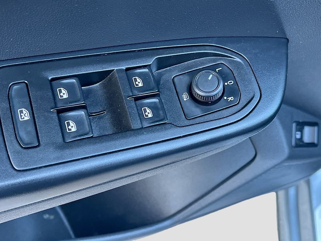 Used 2023 Volkswagen Taos SE image 17