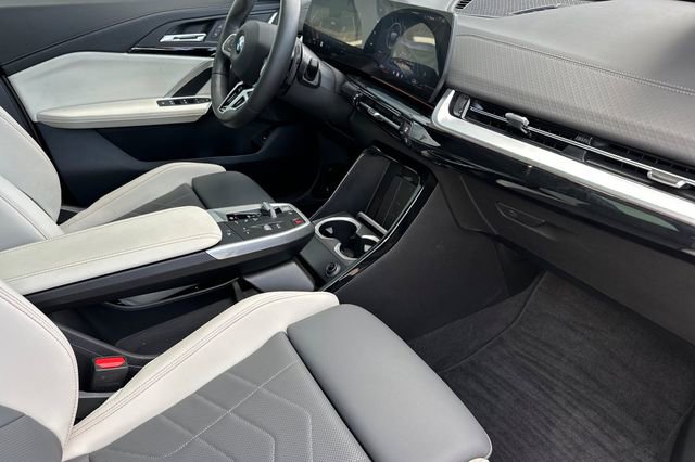 Used 2025 BMW X2 xDrive28i w/ M Sport Package AWD/4WD image 18